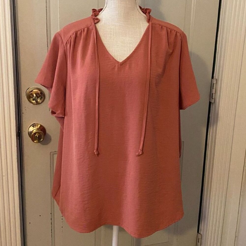 Como Blu Short Sleeve V-Neck Ruffle  Back Collar Top Size 3X